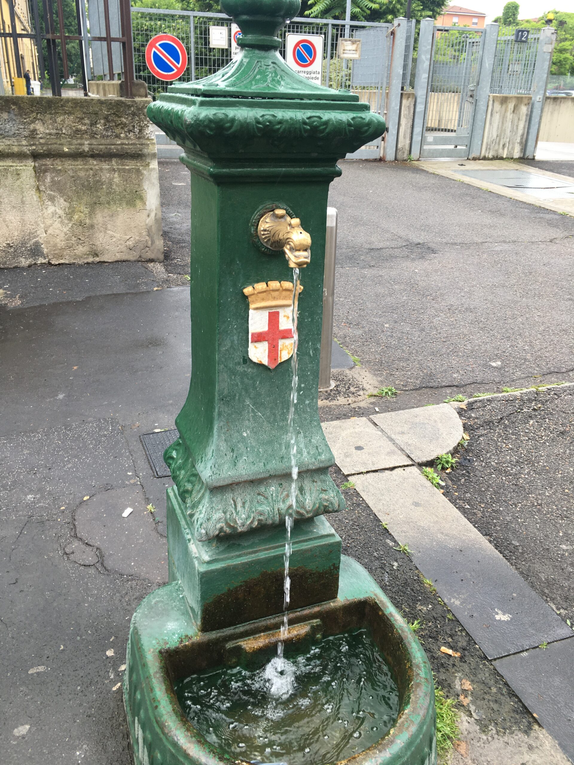 Drinking water well in Milan. Picture: M. Remmert-Rieper